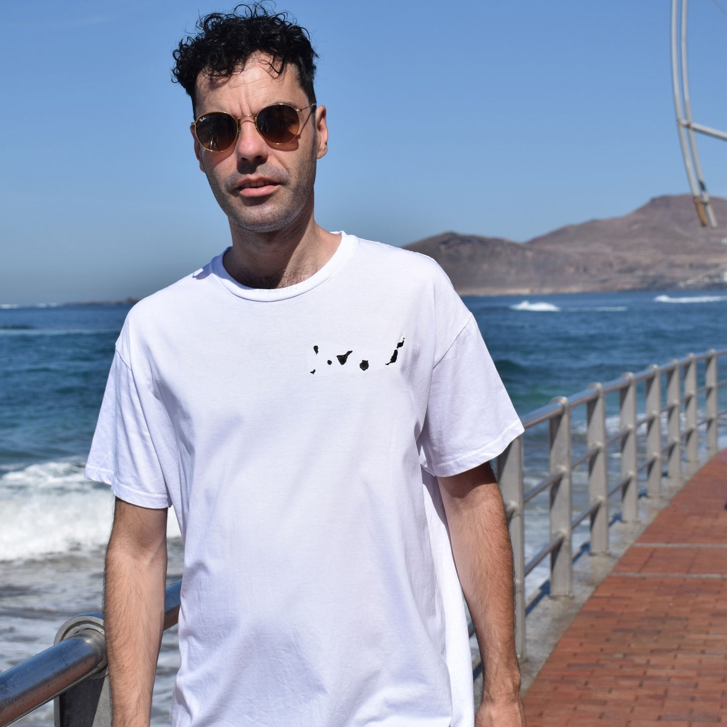 Islas Canarias Camiseta Bordada (Blanca)