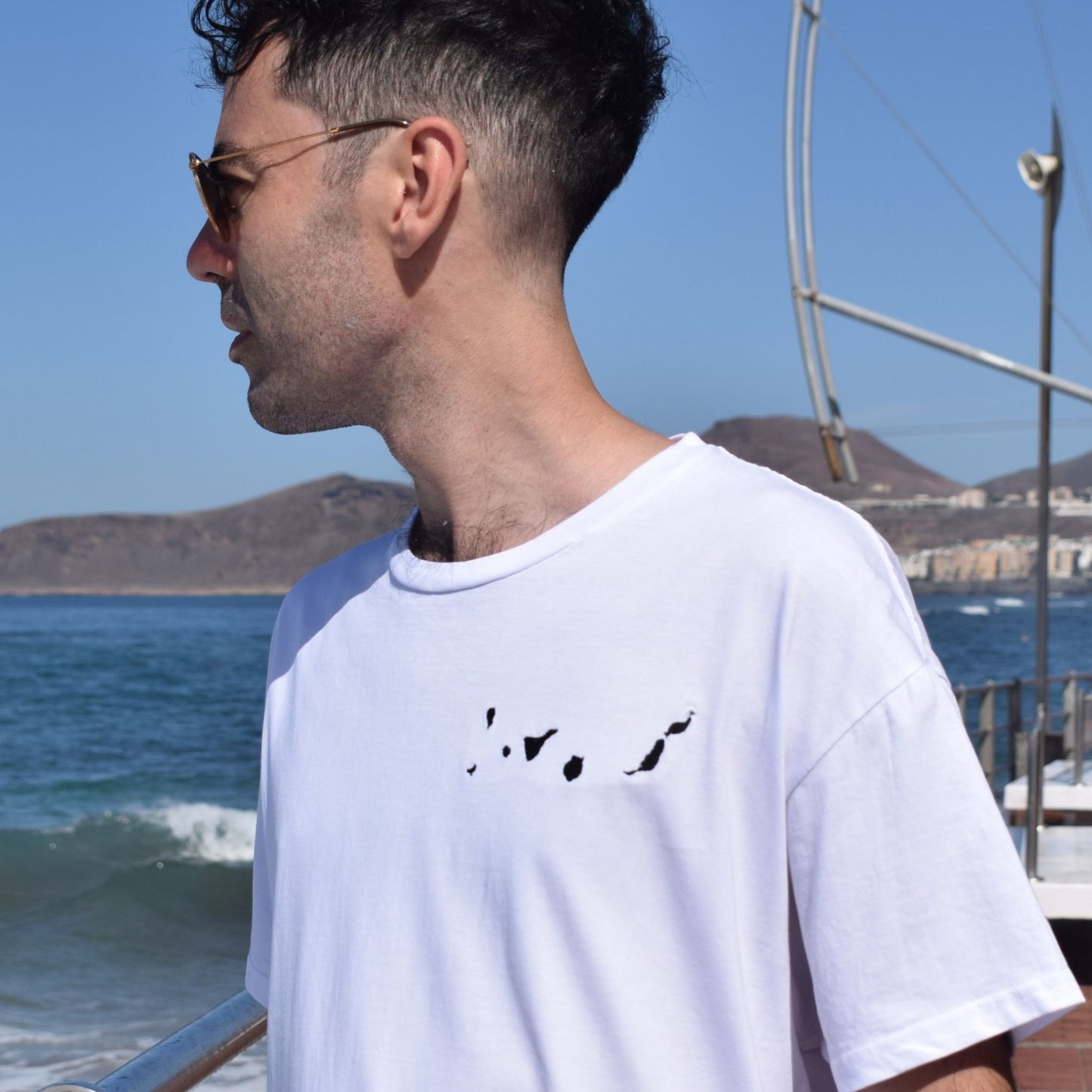 Islas Canarias Camiseta Bordada (Blanca)